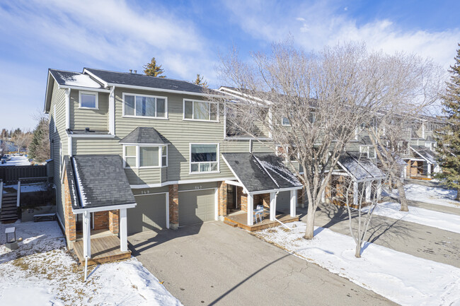 145 Woodglen Grv SW in Calgary, AB - Building Photo - Primary Photo