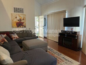 960 Buckskin Terrace in Brentwood, CA - Building Photo - Building Photo