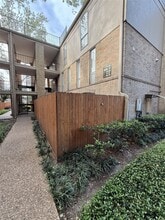 4645 Wild Indigo St in Houston, TX - Foto de edificio - Building Photo