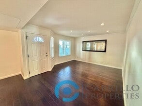 2828 Famosa Blvd in San Diego, CA - Building Photo - Building Photo