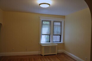 25 Stearns Rd, Unit 2 in Brookline, MA - Building Photo