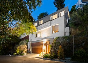 8469 Franklin Ave in Los Angeles, CA - Building Photo