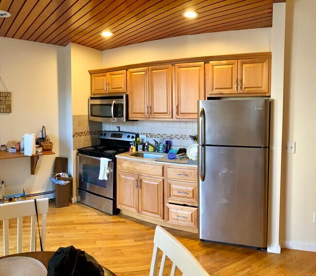 390 Riverway, Unit 17 in Boston, MA - Foto de edificio - Building Photo