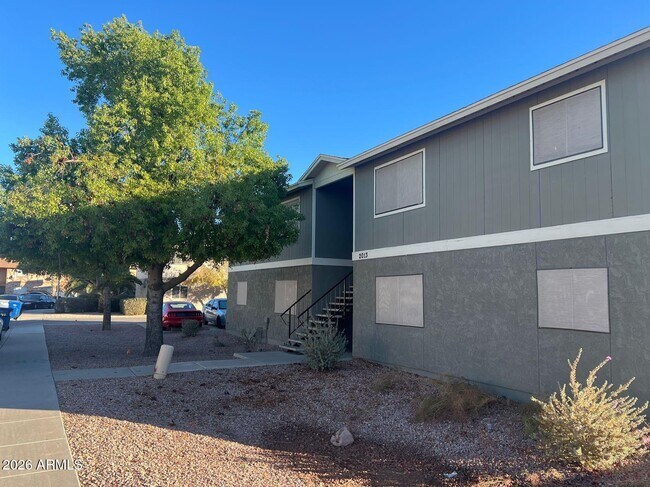 property at 2013 N Hunt Cir