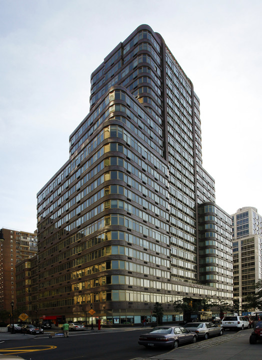 140 Riverside Boulevard in Manhattan, NY - Building Photo