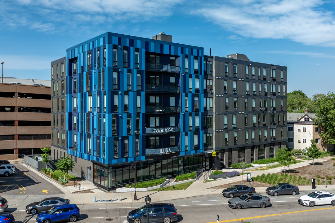 Luna in Minneapolis, MN - Foto de edificio