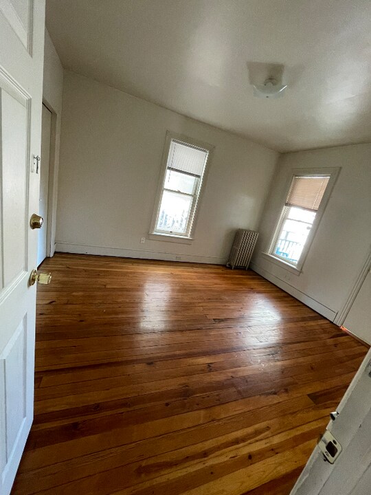 132 E King St in Shippensburg, PA - Foto de edificio