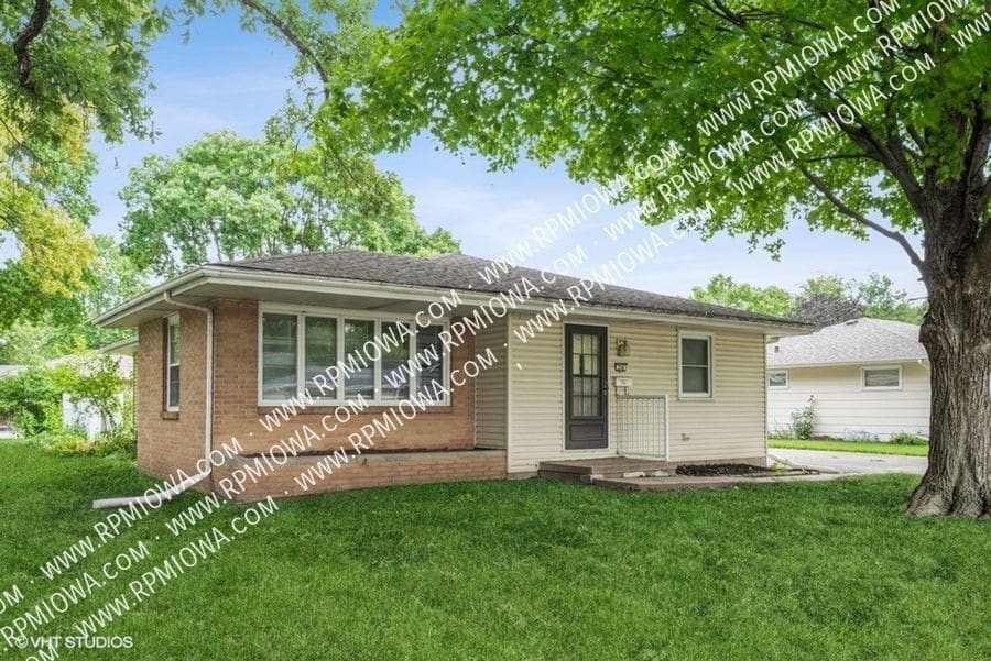 214 SE 9th St in Ankeny, IA - Building Photo