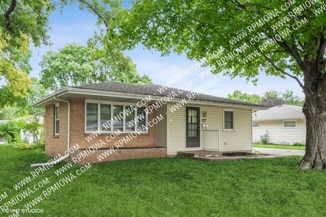property at 214 SE 9th St