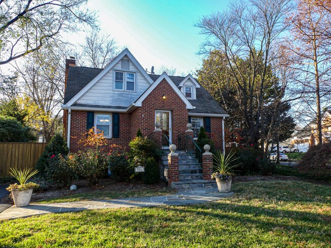 property at 903 Crestview Dr
