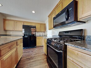 6490 Albina Creek St in Las Vegas, NV - Foto de edificio - Building Photo