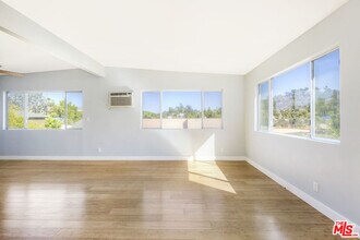 2245 Silver Ridge Ave in Los Angeles, CA - Building Photo - Building Photo