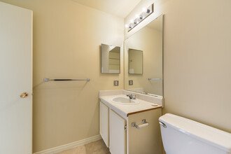 Westridge Estates C in Edmonton, AB - Building Photo - Building Photo