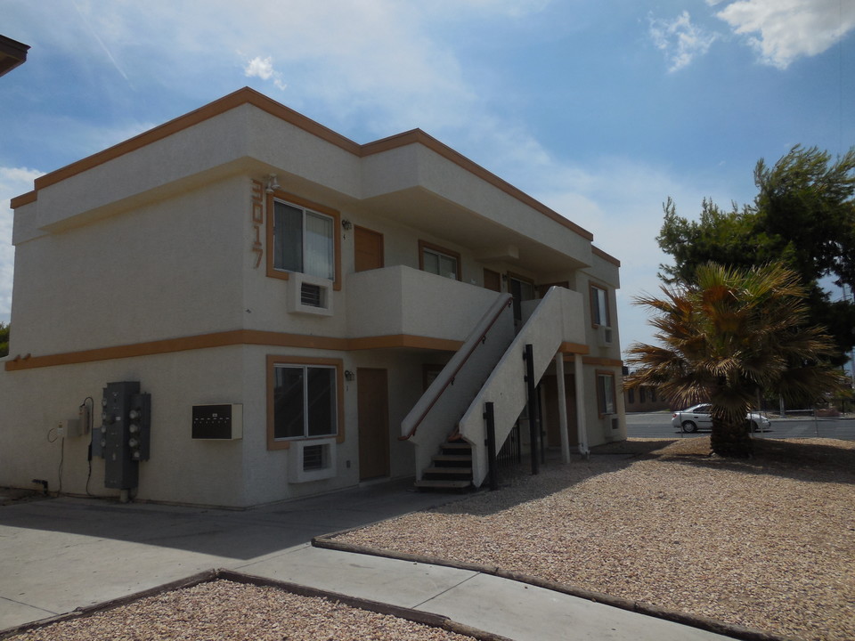 3017-3021 E Carey Ave in North Las Vegas, NV - Building Photo