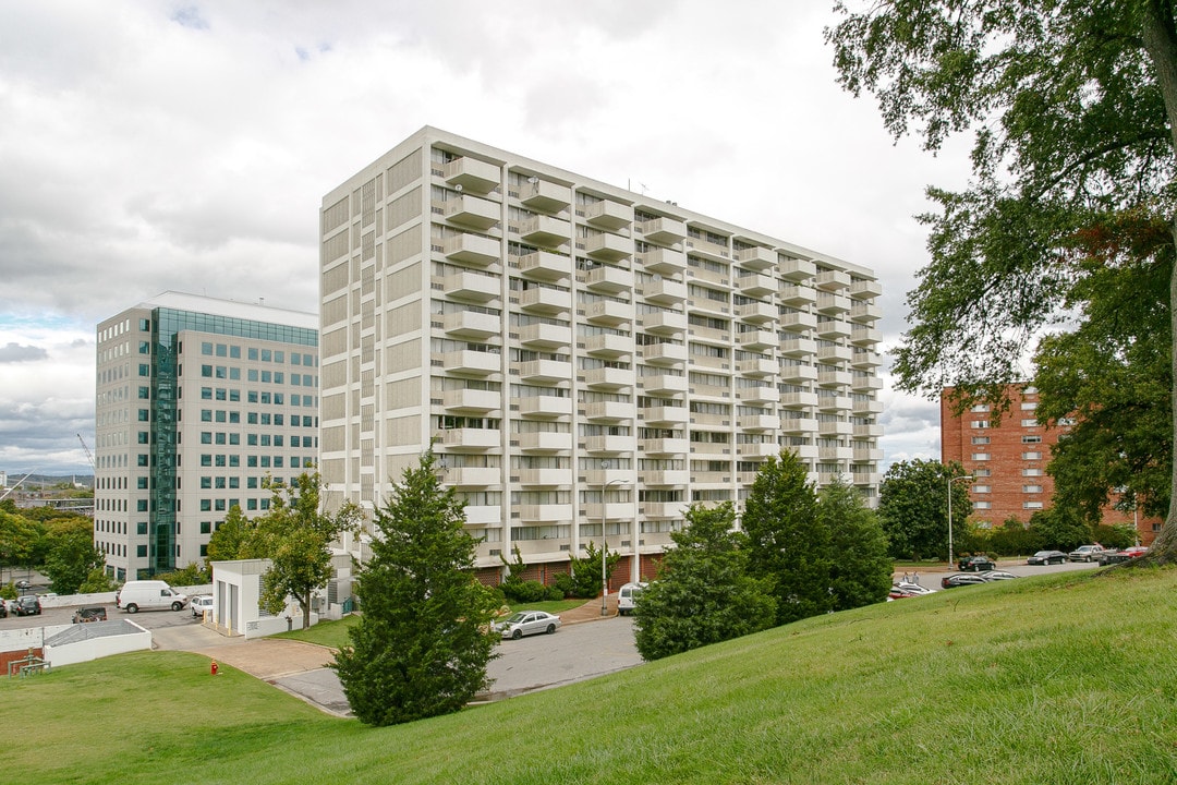 Capitol Towers in Nashville, TN - Building Photo