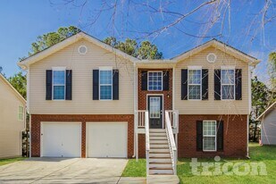 204 Arbor Creek Dr in Dallas, GA - Building Photo