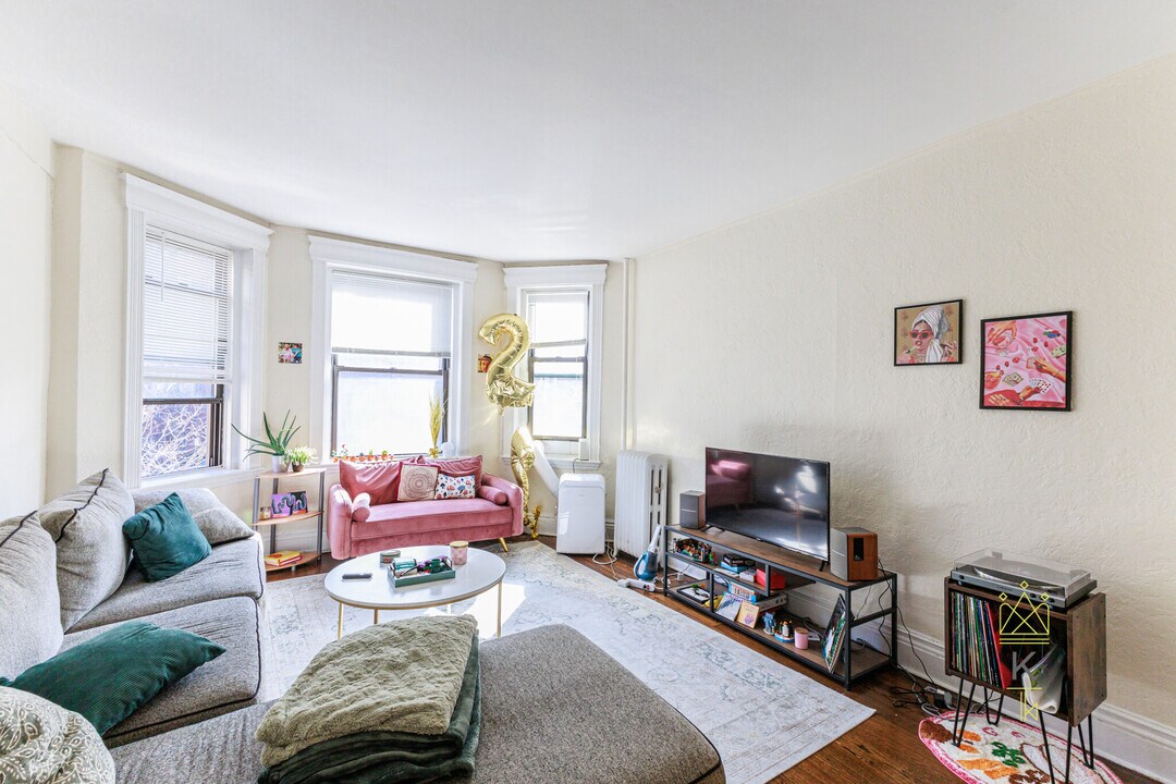 1955 Commonwealth Ave in Boston, MA - Building Photo