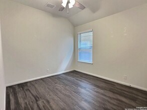 6702 Encore Oaks, Unit B110 in San Antonio, TX - Building Photo - Building Photo