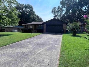 215 Berkshire Cir in Jacksonville, AR - Building Photo - Building Photo