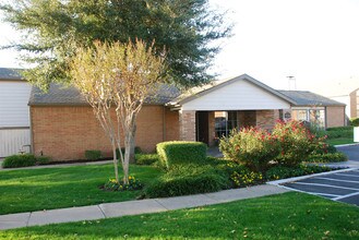 Alena Apartments in Dallas, TX - Building Photo - Building Photo