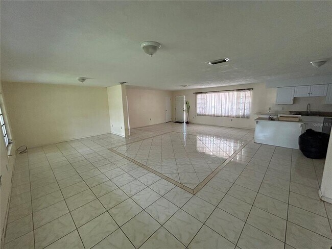 626 Chevy Chase Dr in Sarasota, FL - Building Photo - Building Photo