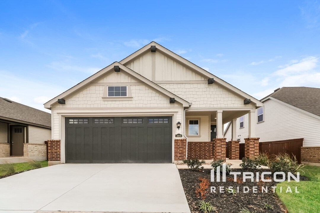 1600 Mexican Heather Dr in Leander, TX - Building Photo