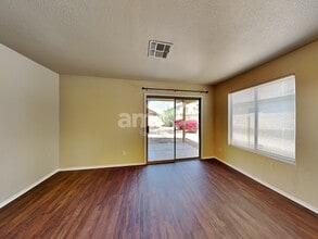8142 W Preston Ln in Phoenix, AZ - Building Photo - Building Photo