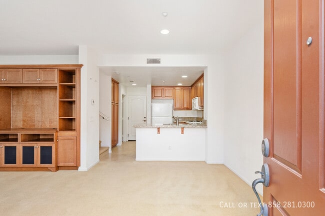 17010 Calle Trevino in San Diego, CA - Building Photo - Building Photo