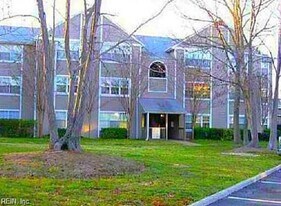 39 Cape Dorey Dr in Hampton, VA - Building Photo