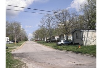 Red Oak Trailer Park in Owensville, MO - Foto de edificio - Other