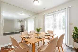 8062 Creekstone Way in Riverdale, GA - Building Photo - Building Photo