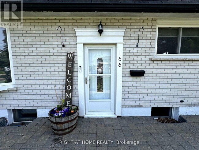 166 Barkley Crescent in Oshawa, ON - Building Photo - Building Photo