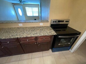 1650 W 12th Ct in West Palm Beach, FL - Building Photo - Building Photo