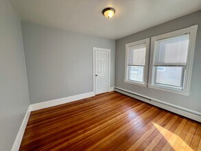 31 Holman St, Unit #3 in Attleboro, MA - Building Photo - Building Photo