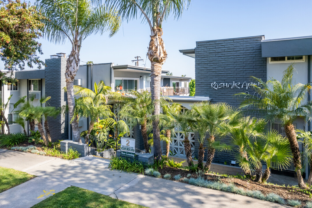 Kashmir Apartments in Fullerton, CA - Building Photo