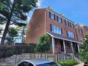 7710 Marshall Heights Ct in Falls Church, VA - Building Photo - Building Photo