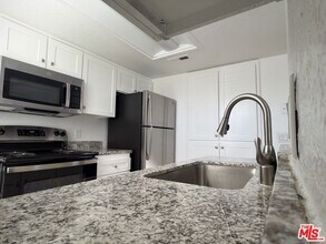 1930 E College Ave in Visalia, CA - Building Photo - Building Photo