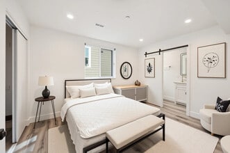 1186 W 37th Pl in Los Angeles, CA - Foto de edificio - Building Photo