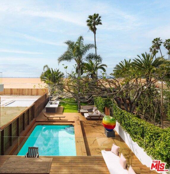 936 Palisades Beach Rd in Santa Monica, CA - Building Photo