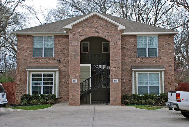 708 Water St in Waxahachie, TX - Foto de edificio - Building Photo