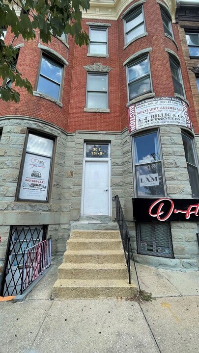 30 E 25th St in Baltimore, MD - Building Photo