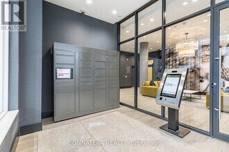 10 Lagerfeld Dr in Brampton, ON - Building Photo - Building Photo