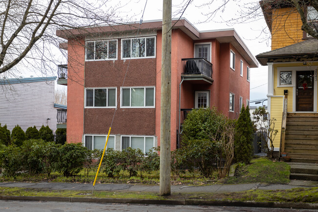 2035 Pandora St in Vancouver, BC - Building Photo - Building Photo