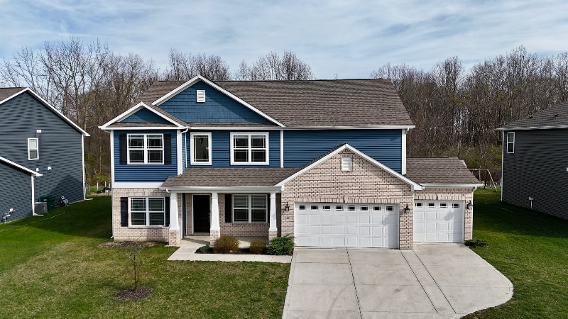 9207 Foudray Cir N in Avon, IN - Building Photo