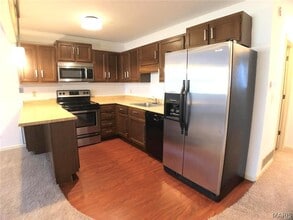 445 Ponderosa Ave in O'Fallon, IL - Building Photo - Building Photo