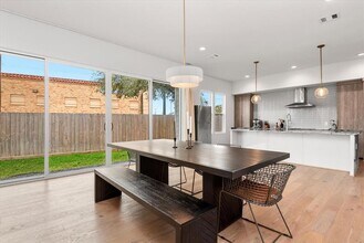 5203 Texas St in Houston, TX - Building Photo - Building Photo