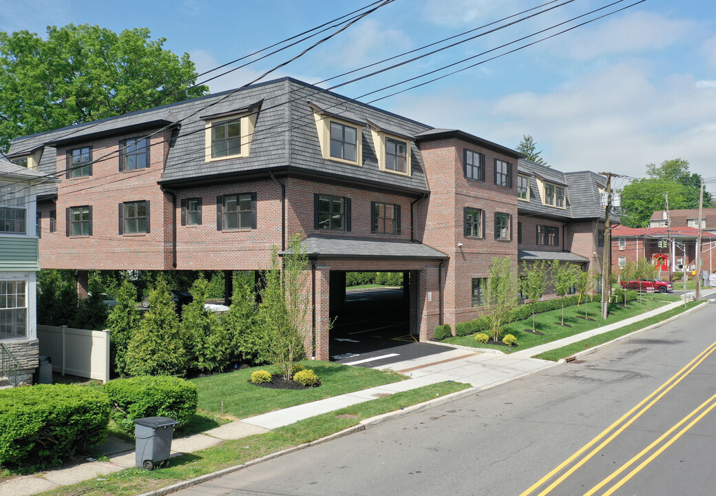 551 Centre St in Nutley, NJ - Foto de edificio