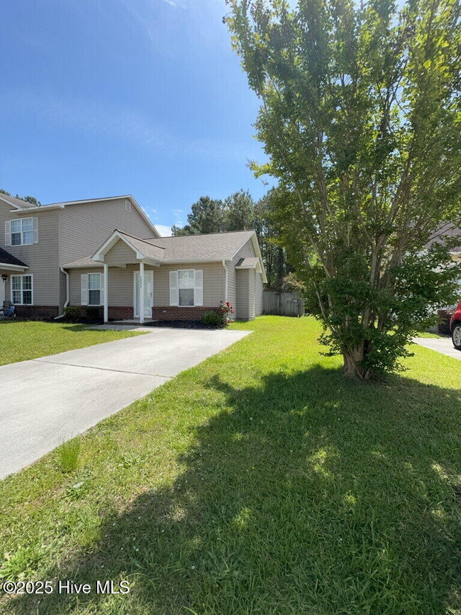 1992 W Brandymill Ln in Jacksonville, NC - Building Photo - Building Photo