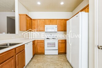 2004 Lisa Walk Dr in Indianapolis, IN - Building Photo - Building Photo