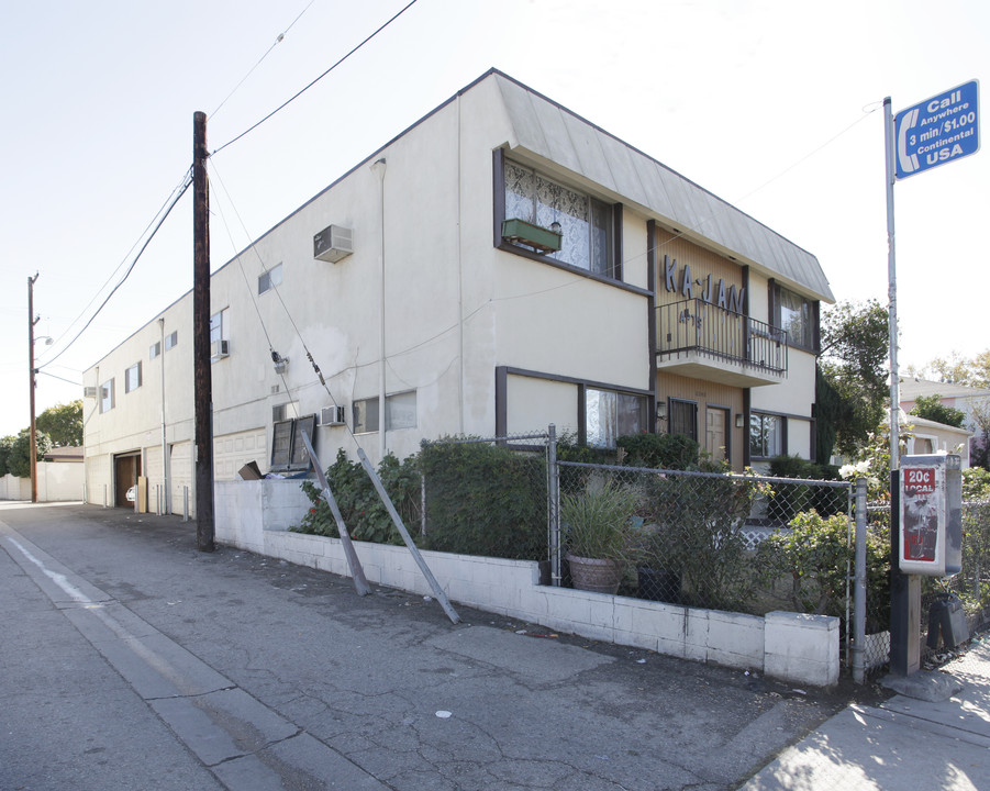 6340 Vineland in North Hollywood, CA - Building Photo